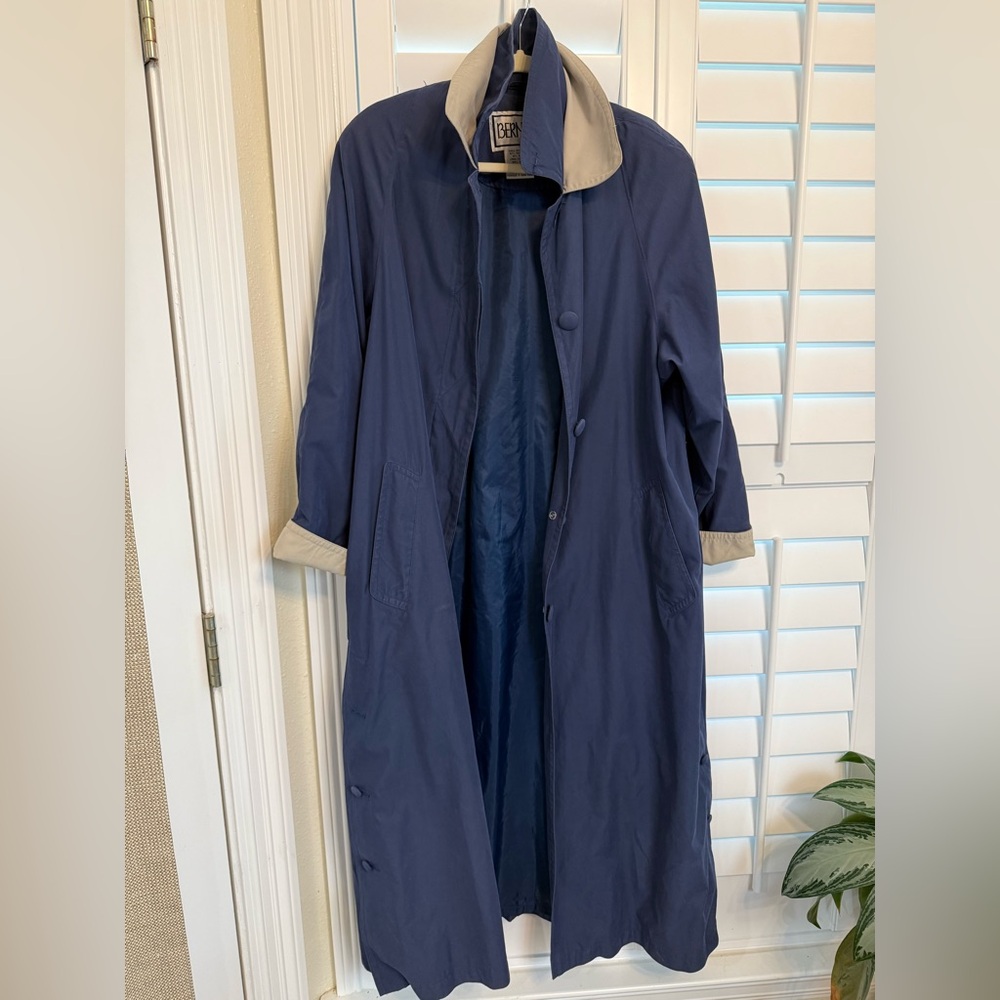 Bernardo vintage women's Navy and Beige lightweight long coat Trench Coat